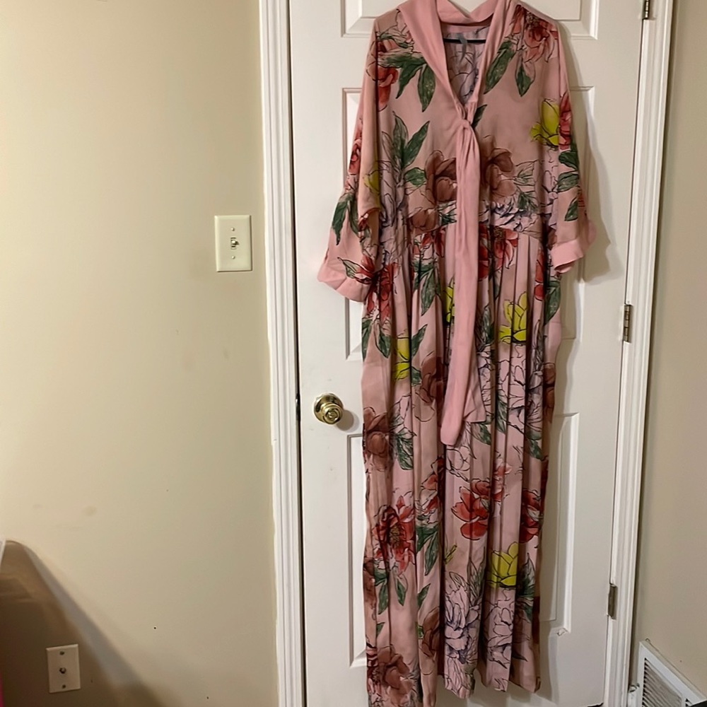Super stylish maxi dress with pockets!!